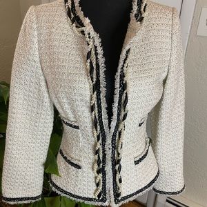 Gorgeous white jacket with metal and pearl accents. Fitted. Size 6